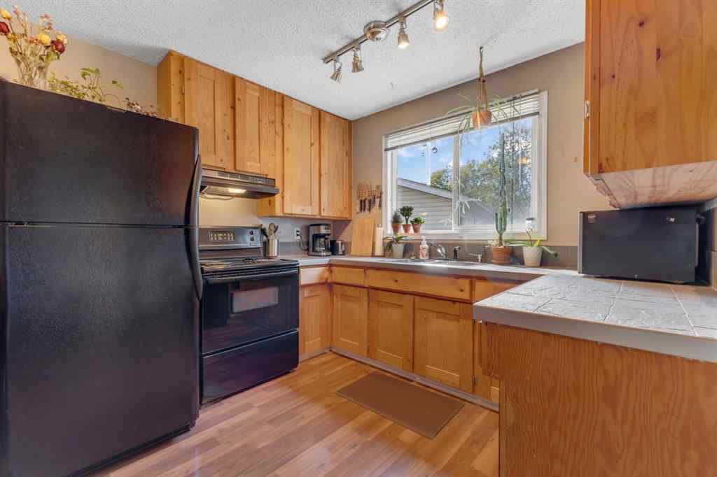 MLS® A2258016 - 120 Pennsburg Way SE in Penbrooke Meadows Calgary, Residential