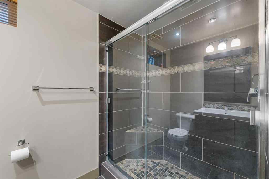 MLS® A2258017 - Unit #3 2421 29 Street SW in Killarney/Glengarry Calgary, Residential