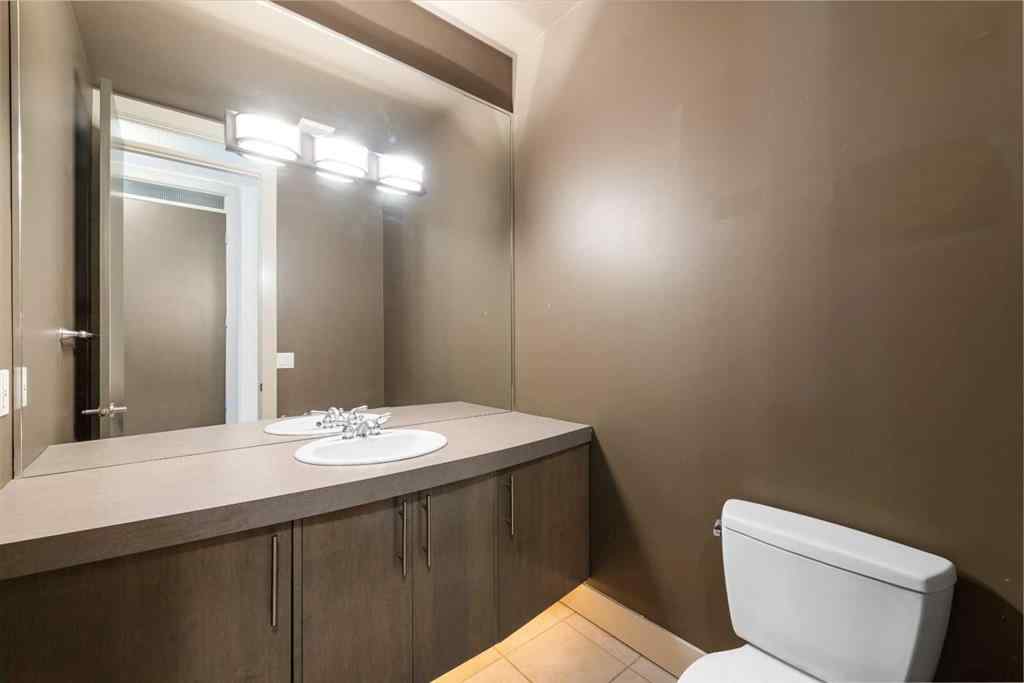 MLS® A2258017 - Unit #3 2421 29 Street SW in Killarney/Glengarry Calgary, Residential