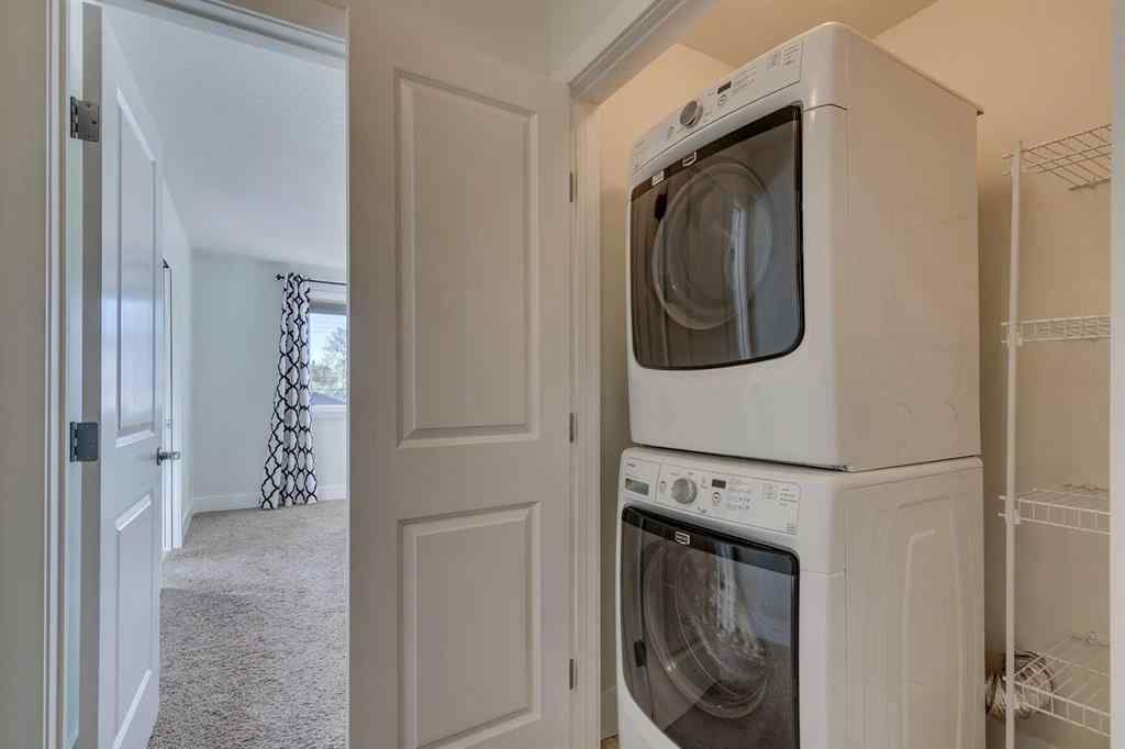 MLS® A2258021 - 3529 40 Street SW in Glenbrook Calgary, Residential