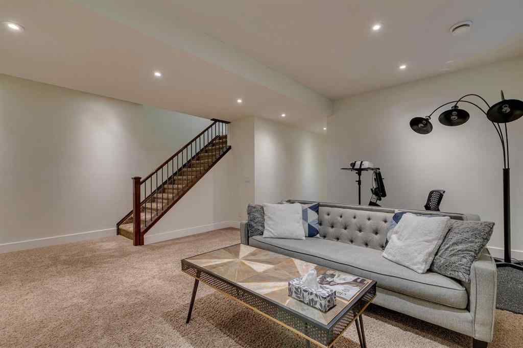 MLS® A2258021 - 3529 40 Street SW in Glenbrook Calgary, Residential