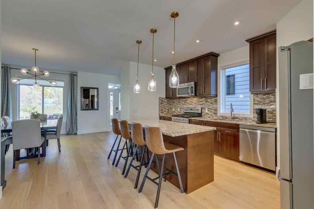 MLS® A2258021 - 3529 40 Street SW in Glenbrook Calgary, Residential