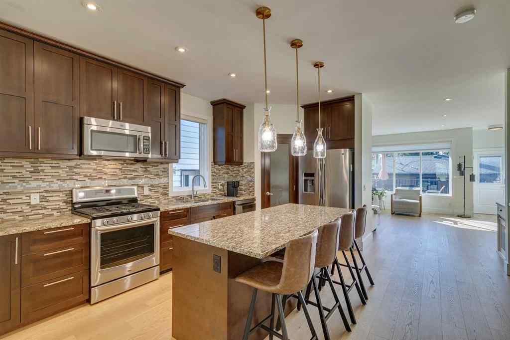 MLS® A2258021 - 3529 40 Street SW in Glenbrook Calgary, Residential