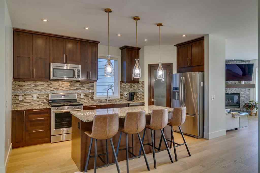 MLS® A2258021 - 3529 40 Street SW in Glenbrook Calgary, Residential