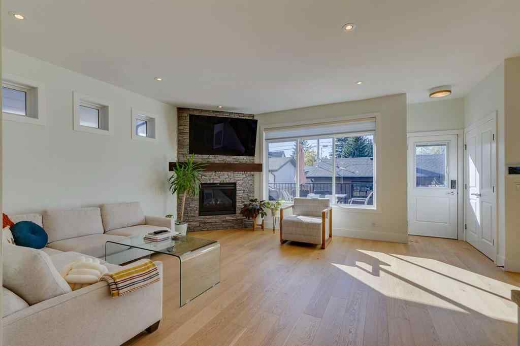 MLS® A2258021 - 3529 40 Street SW in Glenbrook Calgary, Residential