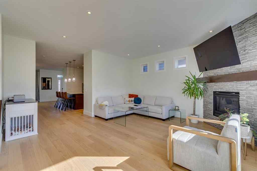 MLS® A2258021 - 3529 40 Street SW in Glenbrook Calgary, Residential