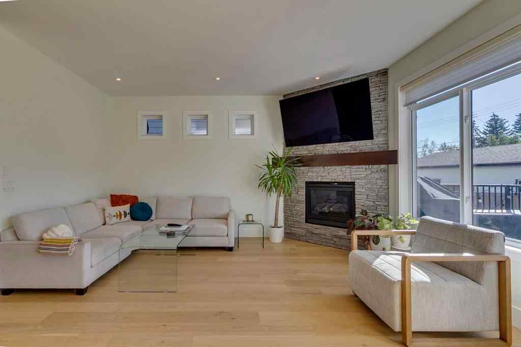 MLS® A2258021 - 3529 40 Street SW in Glenbrook Calgary, Residential