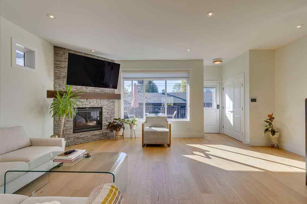 MLS® A2258021 - 3529 40 Street SW in Glenbrook Calgary, Residential