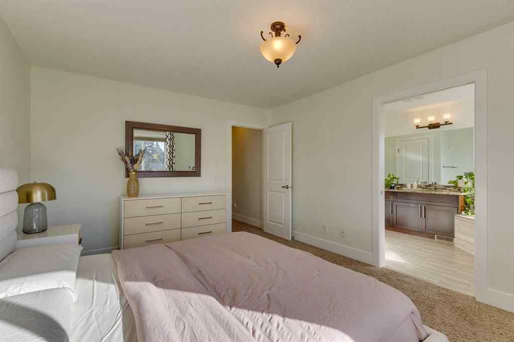 MLS® A2258021 - 3529 40 Street SW in Glenbrook Calgary, Residential