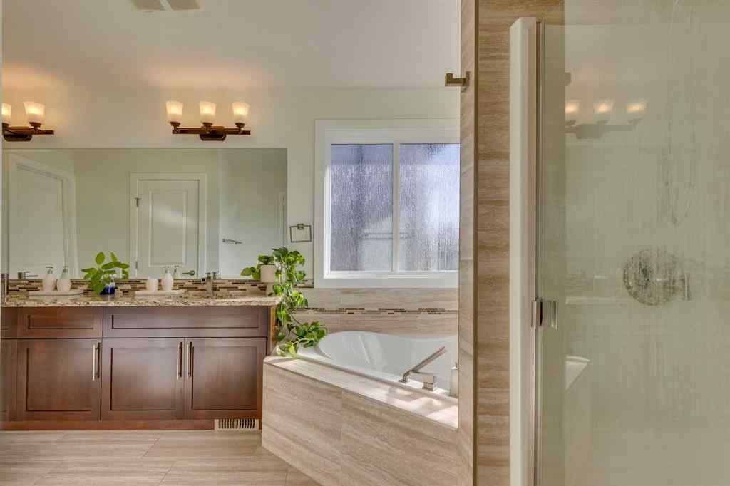 MLS® A2258021 - 3529 40 Street SW in Glenbrook Calgary, Residential