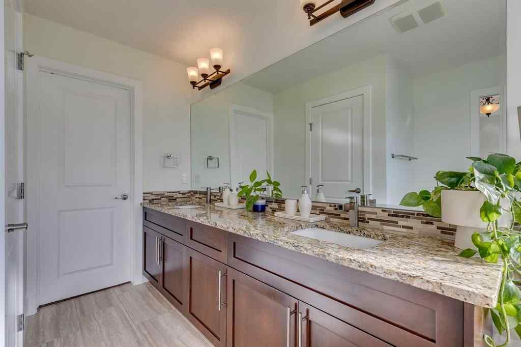 MLS® A2258021 - 3529 40 Street SW in Glenbrook Calgary, Residential