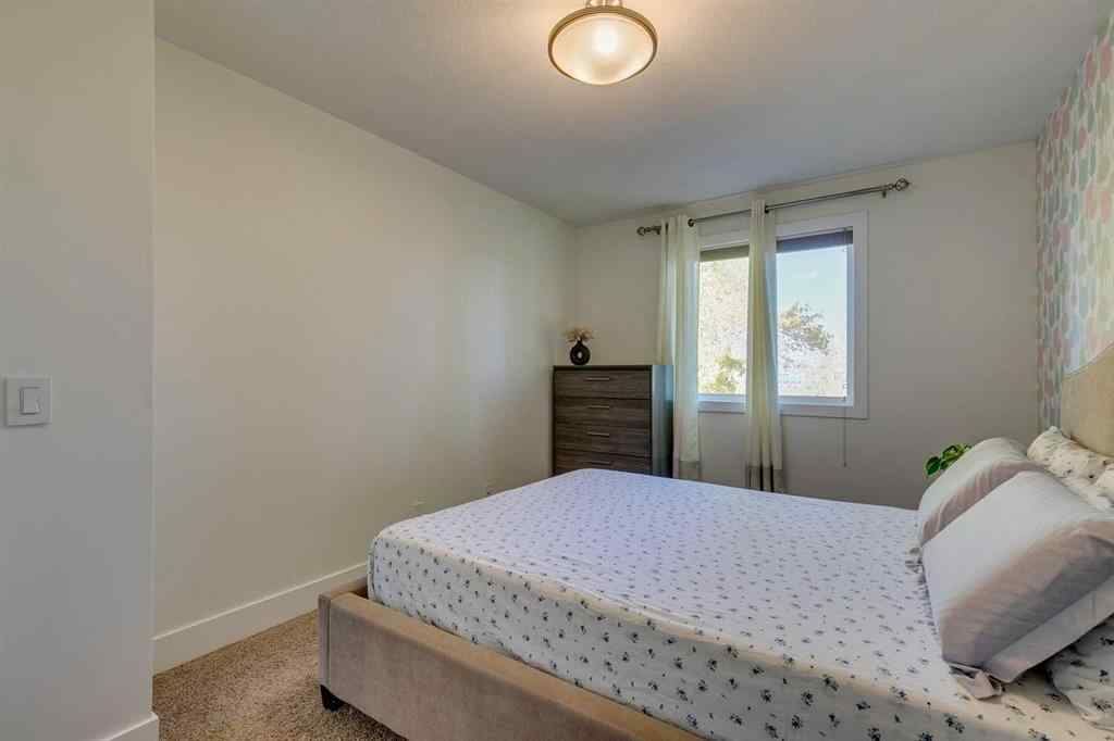 MLS® A2258021 - 3529 40 Street SW in Glenbrook Calgary, Residential