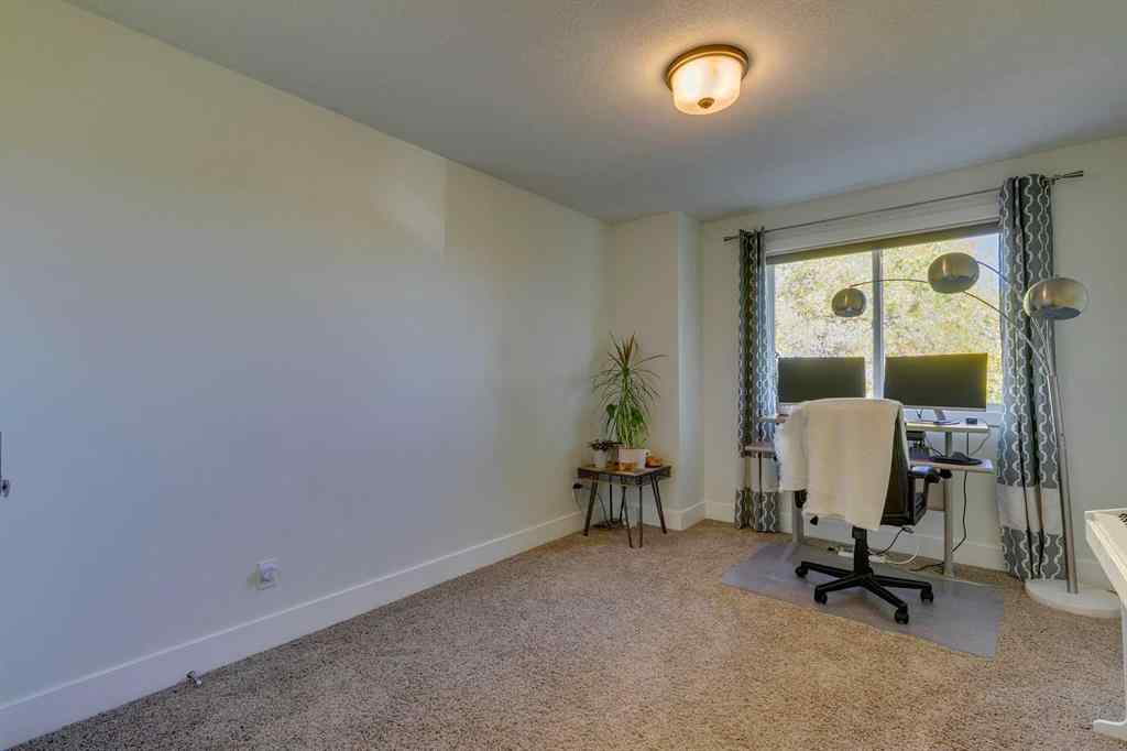 MLS® A2258021 - 3529 40 Street SW in Glenbrook Calgary, Residential