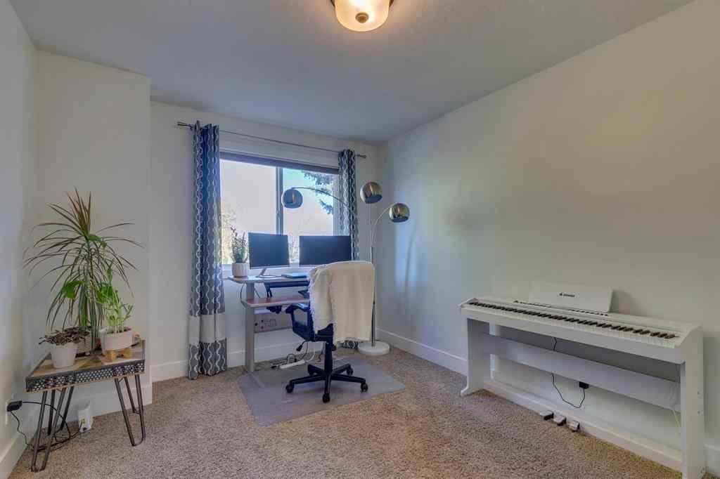 MLS® A2258021 - 3529 40 Street SW in Glenbrook Calgary, Residential