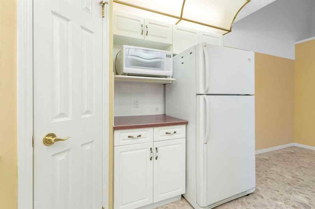 MLS® A2258024 - Unit #326 6868 Sierra Morena Boulevard SW in Signal Hill Calgary, Residential