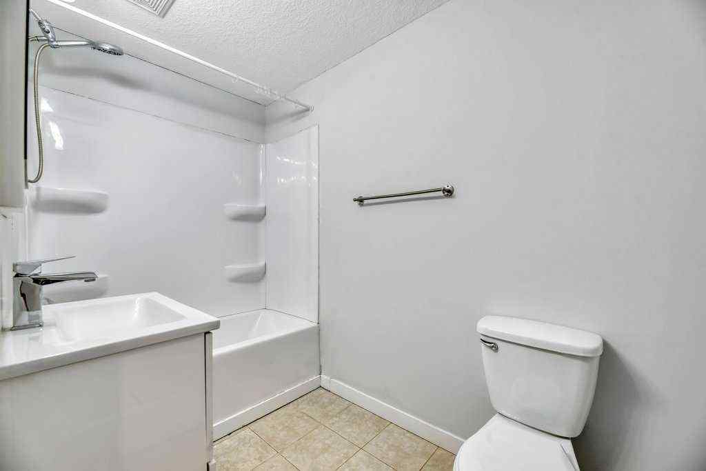 MLS® A2258026 - 4040 New Brighton Grove SE in New Brighton Calgary, Residential