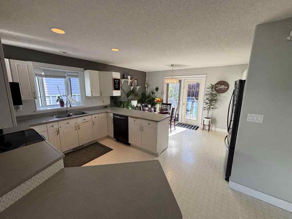 MLS® A2258037 - 10413 83 Street  in Saddleback Ridge Peace River, Residential