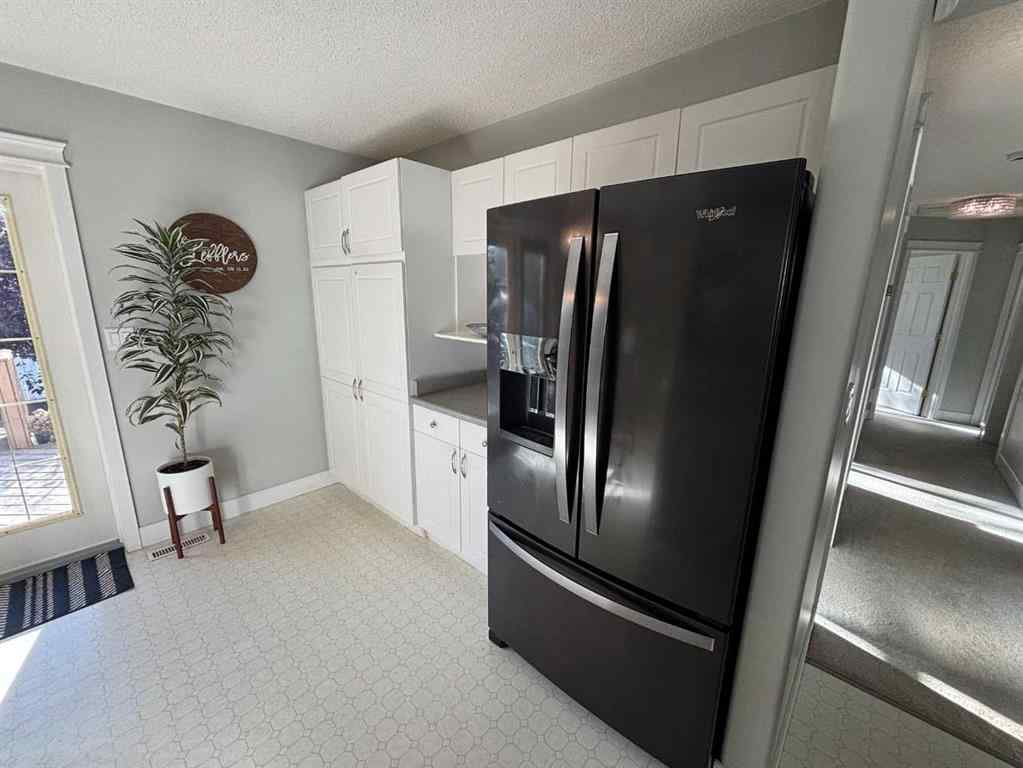 MLS® A2258037 - 10413 83 Street  in Saddleback Ridge Peace River, Residential