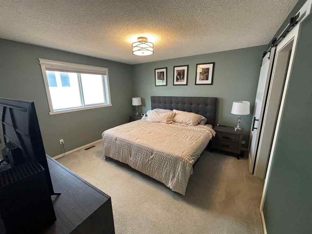 MLS® A2258037 - 10413 83 Street  in Saddleback Ridge Peace River, Residential