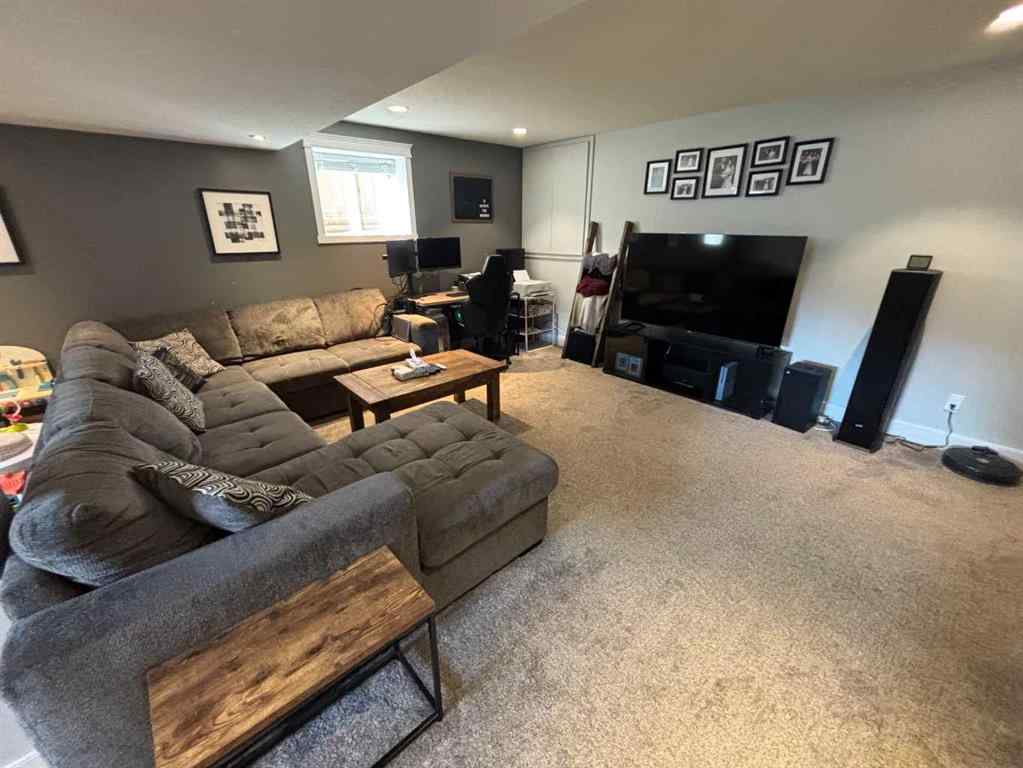 MLS® A2258037 - 10413 83 Street  in Saddleback Ridge Peace River, Residential