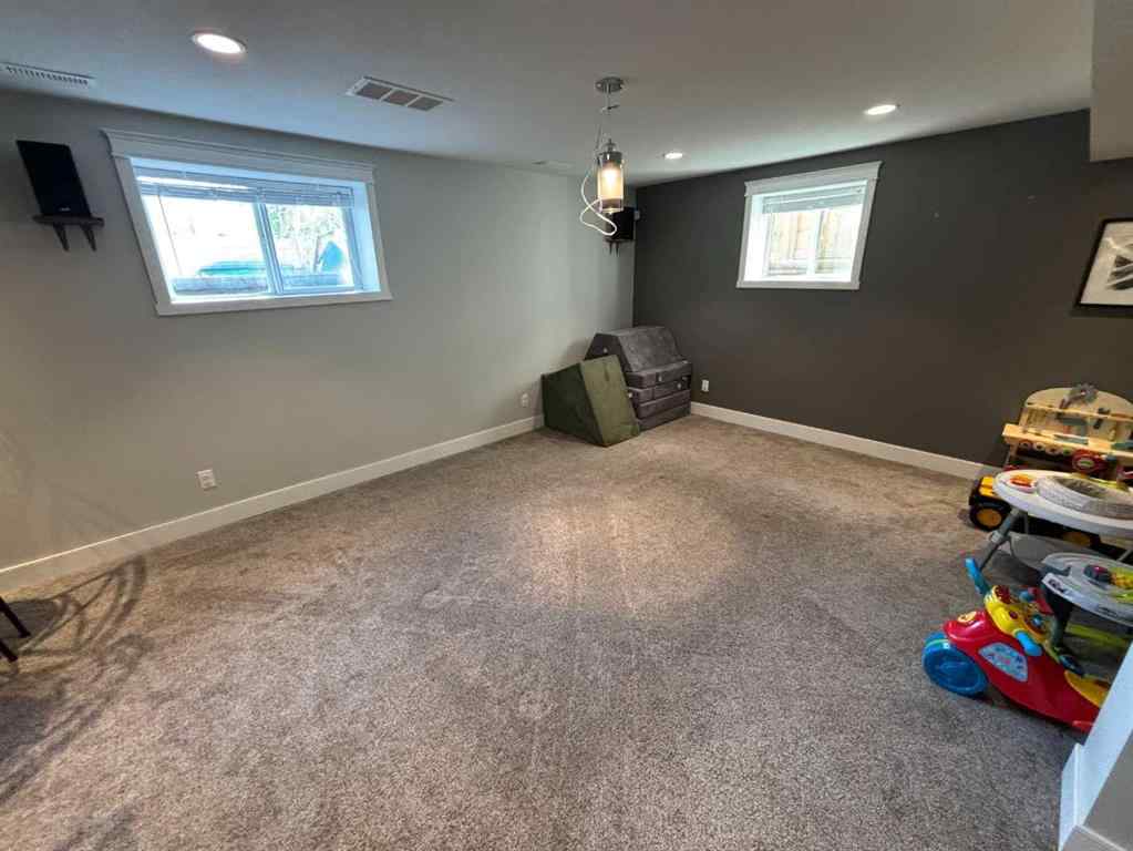 MLS® A2258037 - 10413 83 Street  in Saddleback Ridge Peace River, Residential