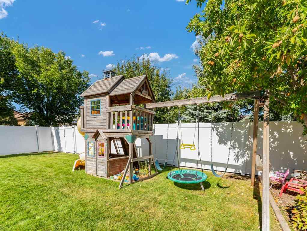 MLS® A2258041 - 175 Sundance Road SW in SW Southridge Medicine Hat, Residential