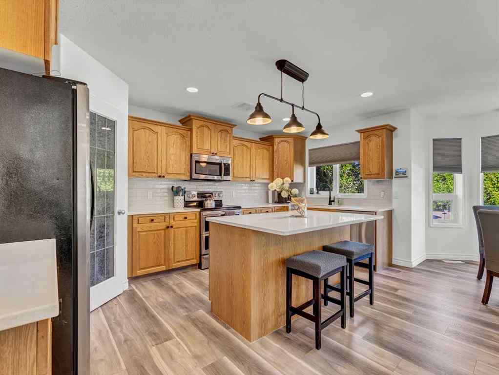 MLS® A2258041 - 175 Sundance Road SW in SW Southridge Medicine Hat, Residential
