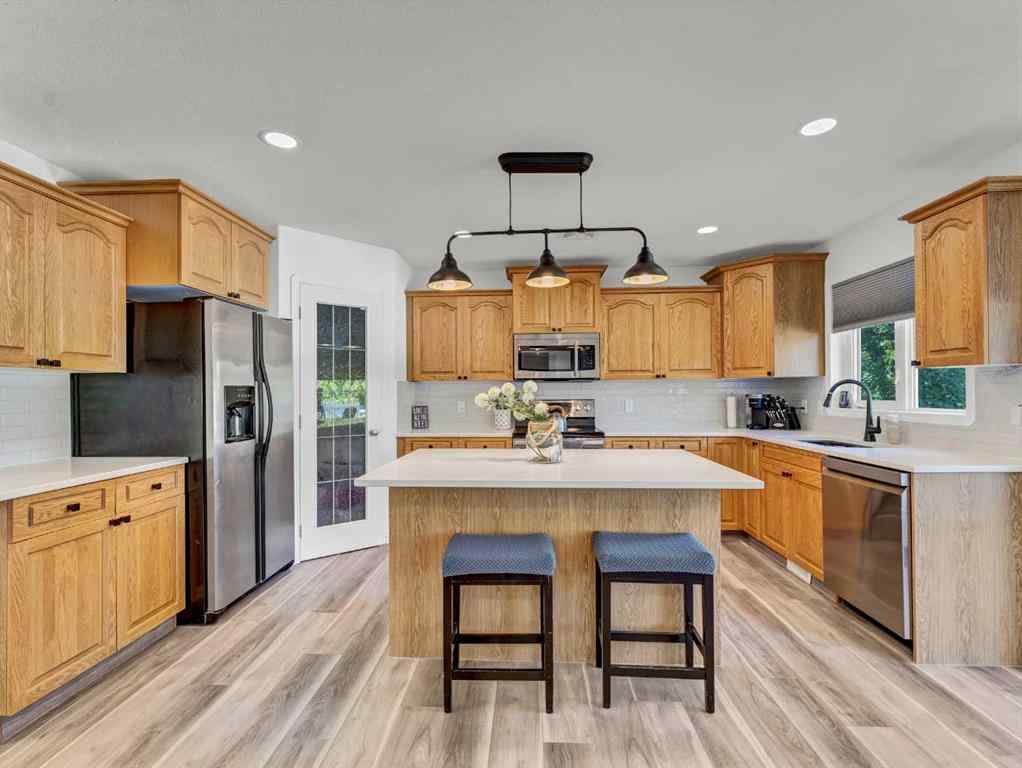 MLS® A2258041 - 175 Sundance Road SW in SW Southridge Medicine Hat, Residential