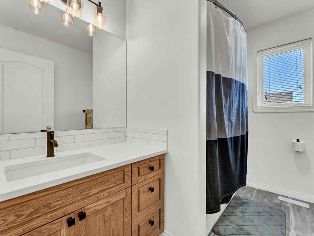 MLS® A2258041 - 175 Sundance Road SW in SW Southridge Medicine Hat, Residential