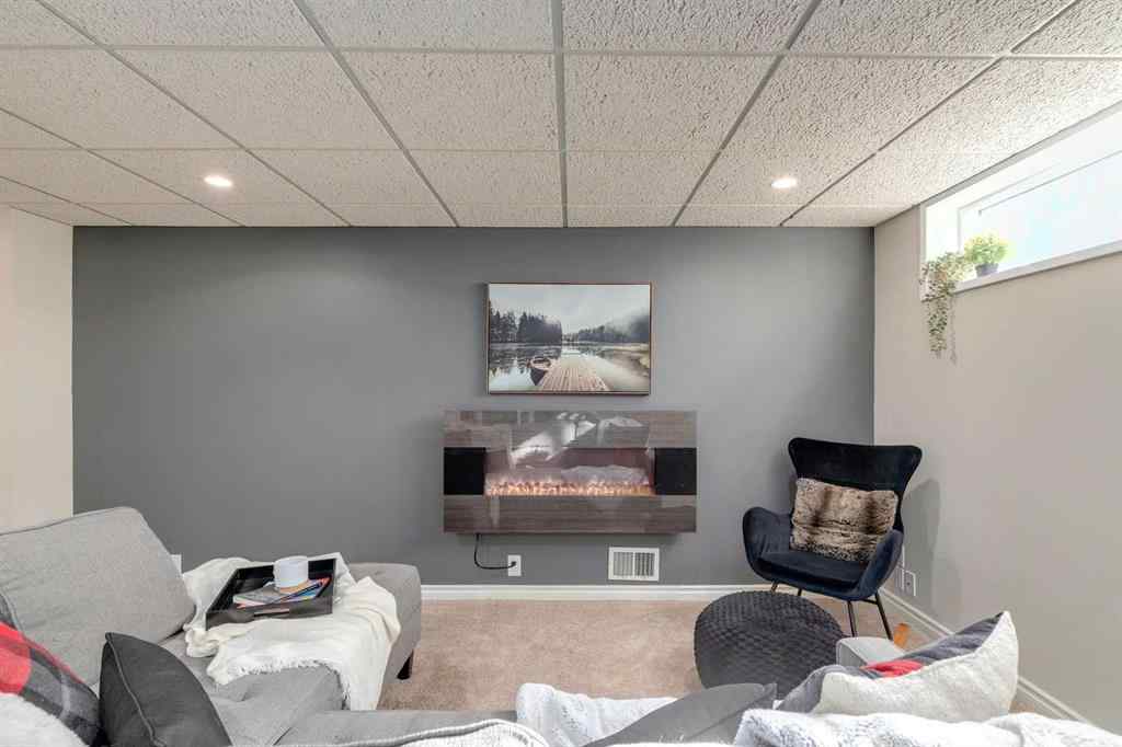 MLS® A2258046 - 131 Gloucester Crescent SW in Glamorgan Calgary, Residential