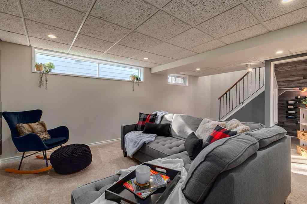 MLS® A2258046 - 131 Gloucester Crescent SW in Glamorgan Calgary, Residential
