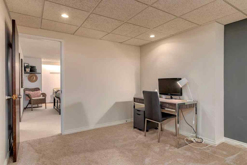 MLS® A2258046 - 131 Gloucester Crescent SW in Glamorgan Calgary, Residential