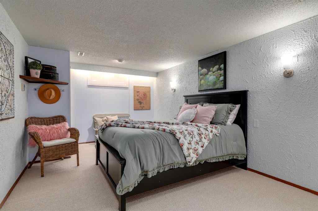 MLS® A2258046 - 131 Gloucester Crescent SW in Glamorgan Calgary, Residential