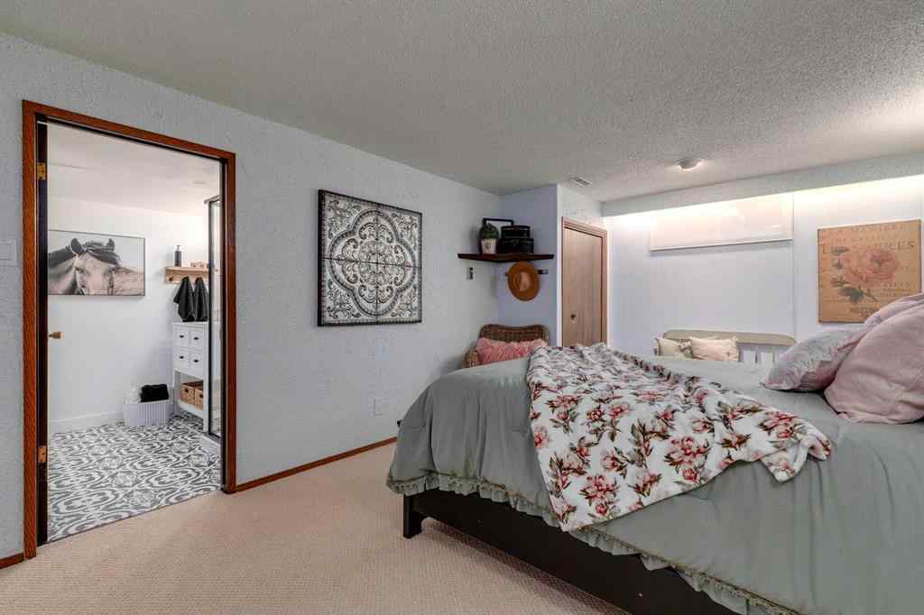 MLS® A2258046 - 131 Gloucester Crescent SW in Glamorgan Calgary, Residential