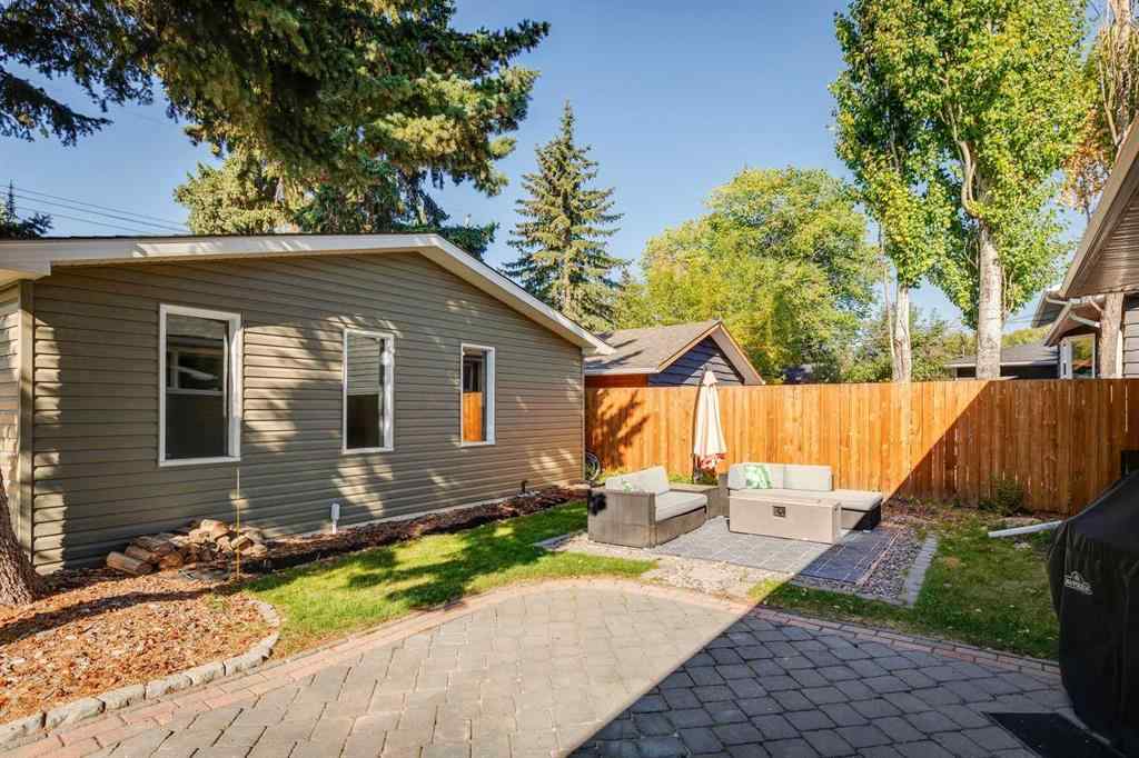MLS® A2258046 - 131 Gloucester Crescent SW in Glamorgan Calgary, Residential