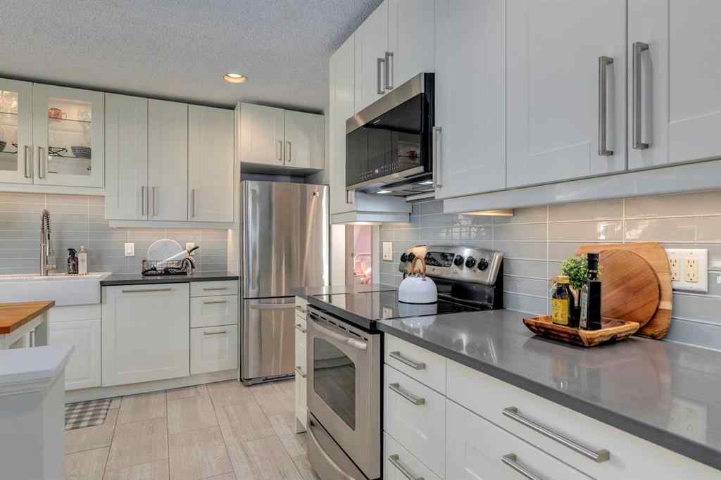 MLS® A2258046 - 131 Gloucester Crescent SW in Glamorgan Calgary, Residential
