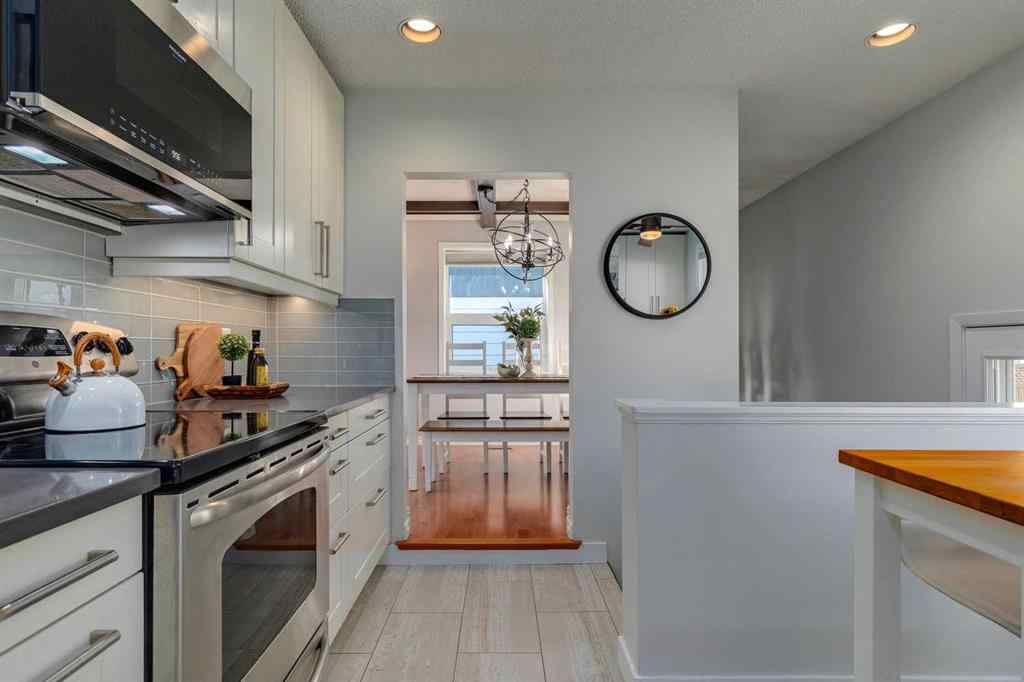 MLS® A2258046 - 131 Gloucester Crescent SW in Glamorgan Calgary, Residential