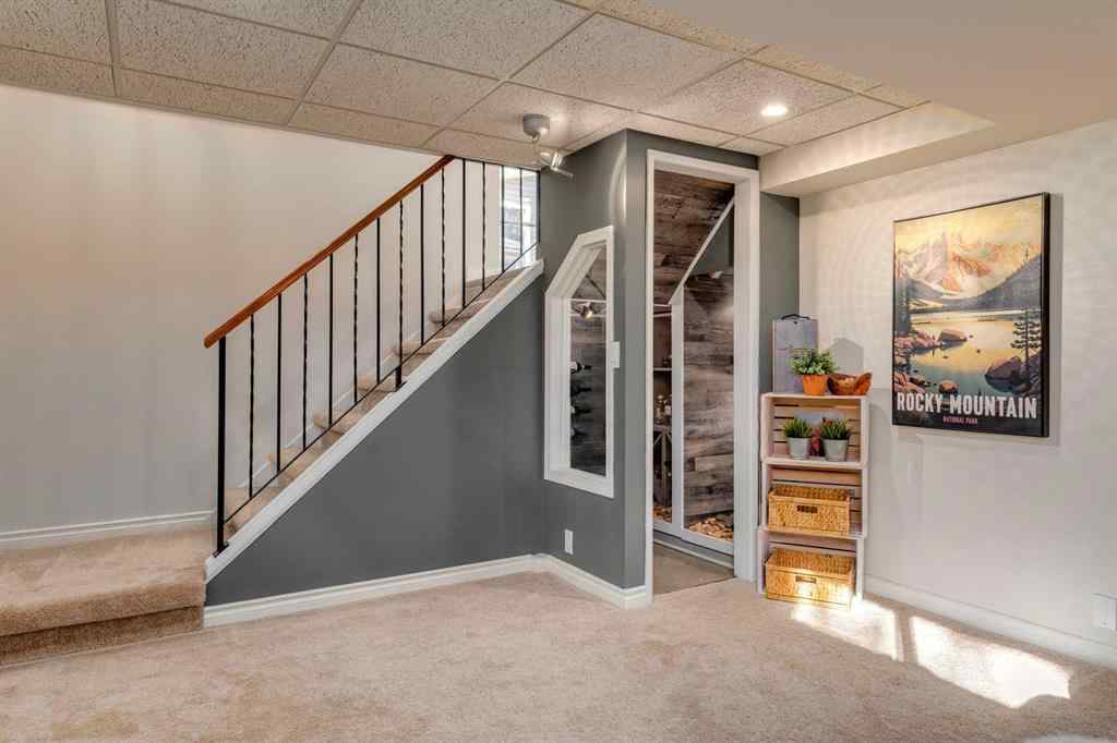 MLS® A2258046 - 131 Gloucester Crescent SW in Glamorgan Calgary, Residential