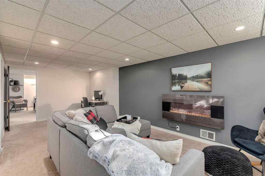 MLS® A2258046 - 131 Gloucester Crescent SW in Glamorgan Calgary, Residential