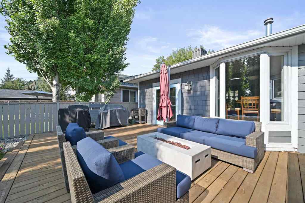 MLS® A2258048 - 439 Parkview Crescent SE in Parkland Calgary, Residential