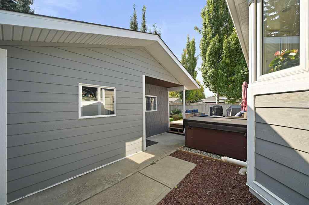 MLS® A2258048 - 439 Parkview Crescent SE in Parkland Calgary, Residential