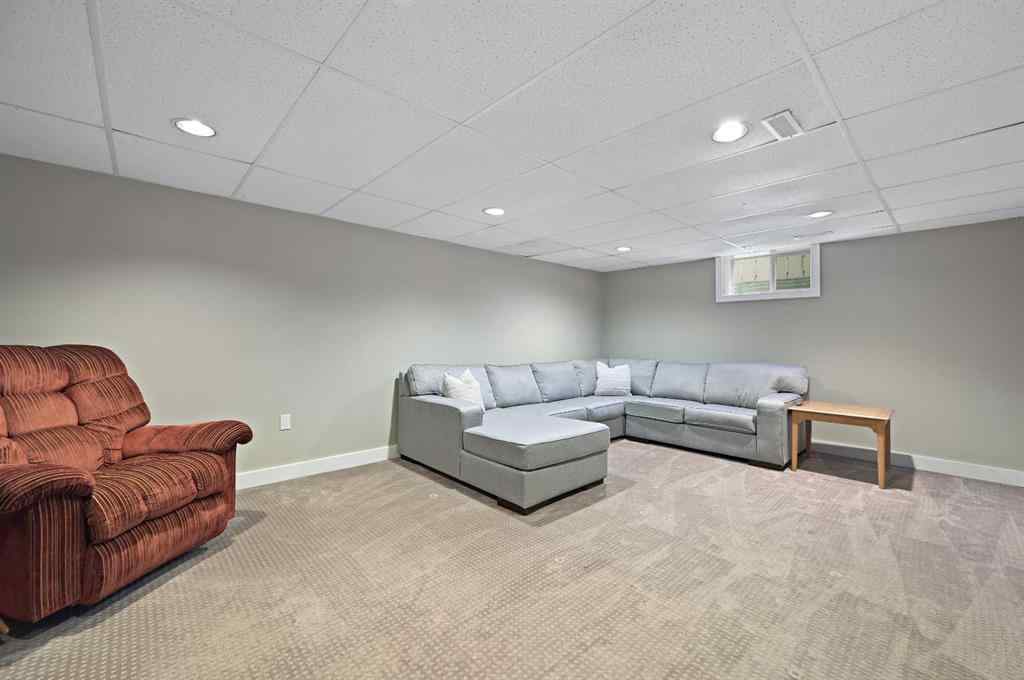 MLS® A2258048 - 439 Parkview Crescent SE in Parkland Calgary, Residential