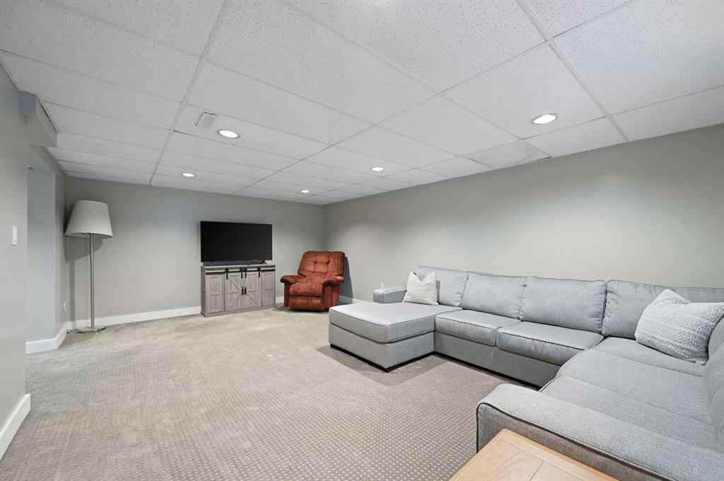 MLS® A2258048 - 439 Parkview Crescent SE in Parkland Calgary, Residential