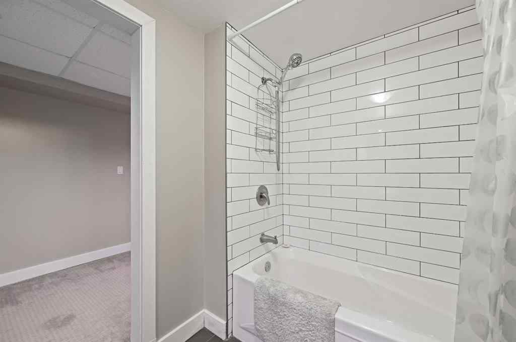 MLS® A2258048 - 439 Parkview Crescent SE in Parkland Calgary, Residential