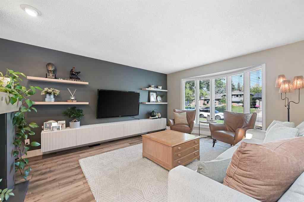 MLS® A2258048 - 439 Parkview Crescent SE in Parkland Calgary, Residential