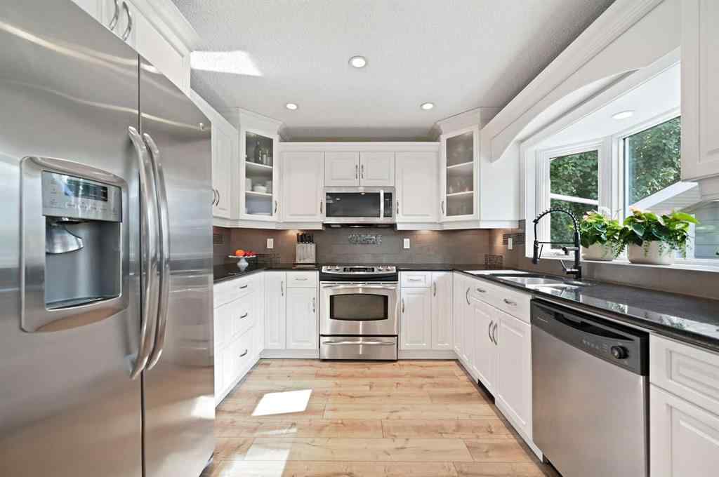 MLS® A2258048 - 439 Parkview Crescent SE in Parkland Calgary, Residential