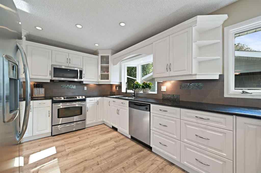 MLS® A2258048 - 439 Parkview Crescent SE in Parkland Calgary, Residential