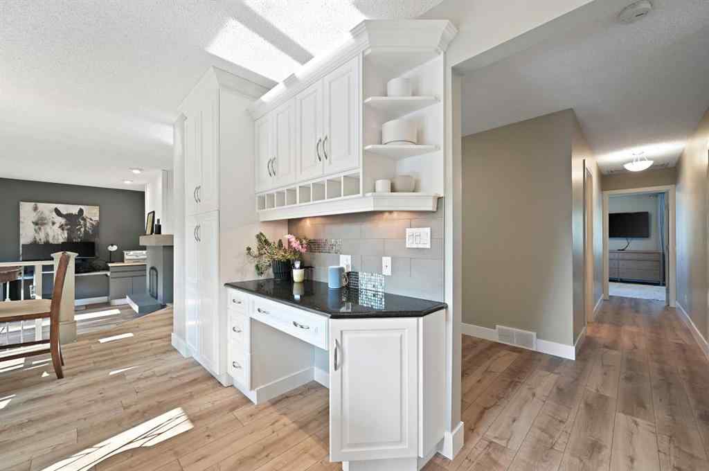MLS® A2258048 - 439 Parkview Crescent SE in Parkland Calgary, Residential