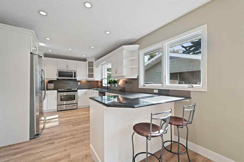 MLS® A2258048 - 439 Parkview Crescent SE in Parkland Calgary, Residential