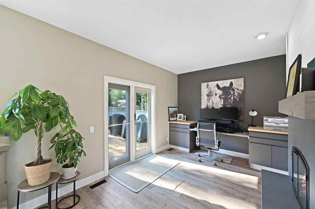 MLS® A2258048 - 439 Parkview Crescent SE in Parkland Calgary, Residential